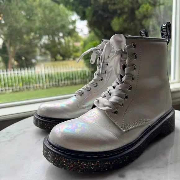 NWOB 🦄Iridescent rainbow Doc Martens! - Picture 4 of 15